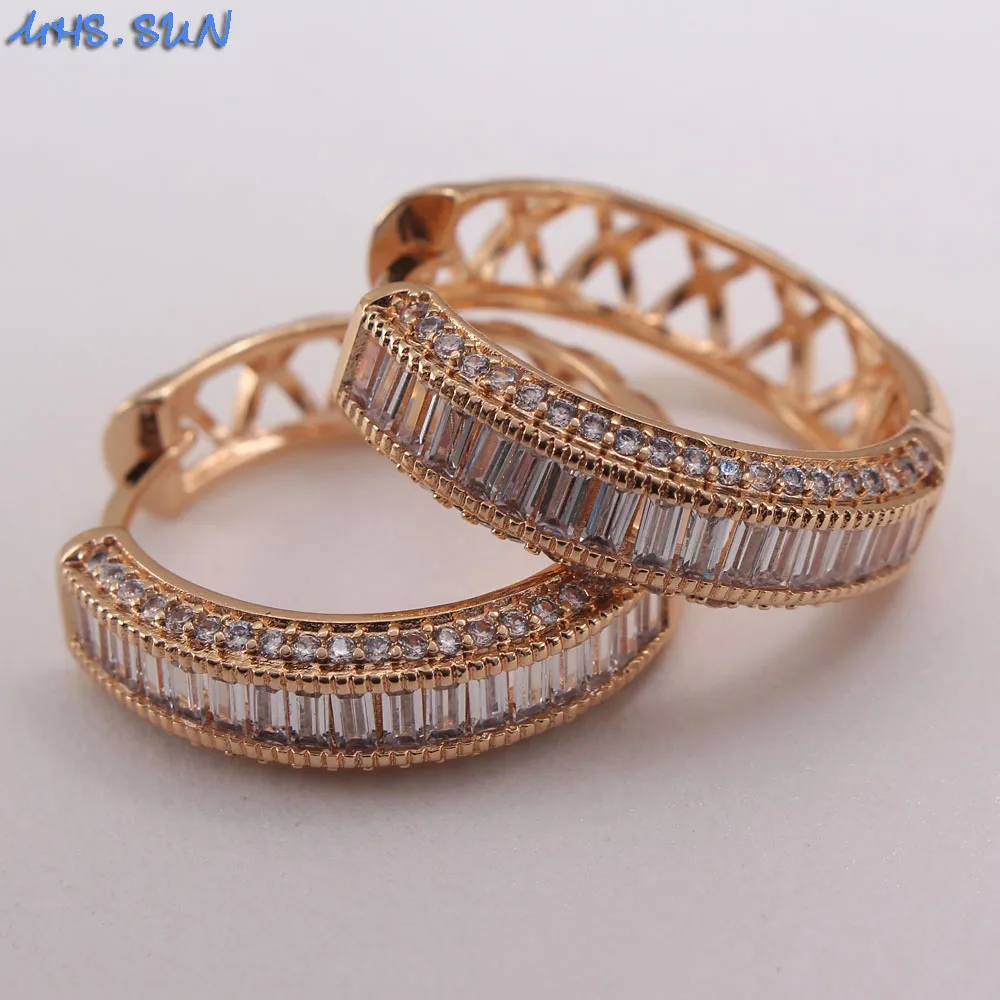 MHS.SUN Luxury Mosaic Zircon Hollow Hoop Earrings Fashion Gold/Silver Color Round Loop Earrings For Women Girls Ear Jewelry
MHS.SUN Luxury Mosaic Zircon Hollow Hoop Earrings Fashion Gold/Silver Color Round Loop Earrings For Women Girls Ear Jewelry