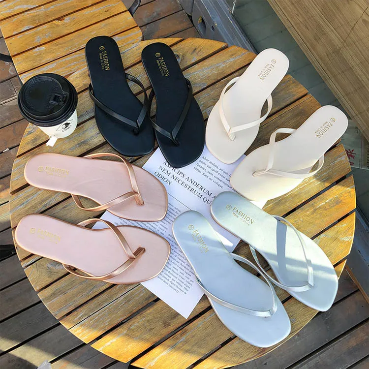 Summer Students Flat-Bottomed Non-Slip Sandals And Slippers Women'S Outer Wear Beach Shoes Square Head Korean Flip Flops 
Summer Students Flat-Bottomed Non-Slip Sandals And Slippers Women'S Outer Wear Beach Shoes Square Head Korean Flip Flops