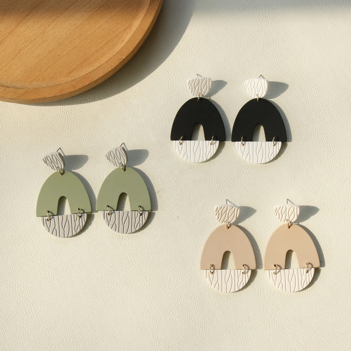 JUHU 2021 Popular Resin Round Geometric Acrylic Colorful Stud Earrings Fashion Simple Women Jewelry Wholesale Bulk
JUHU 2021 Popular Resin Round Geometric Acrylic Colorful Stud Earrings Fashion Simple Women Jewelry Wholesale Bulk