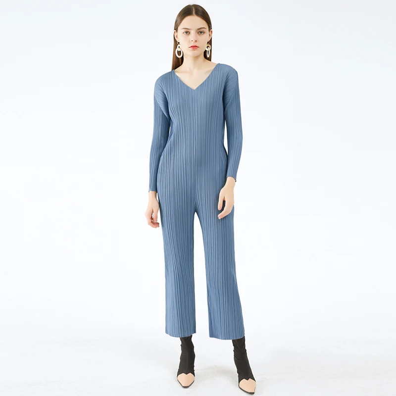 2021 European and American women sexy fashion V-neck drape slim long-sleeve jumpsuit
2021 European and American women sexy fashion V-neck drape slim long-sleeve jumpsuit