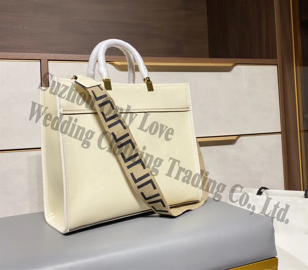 Gorgeous Brown Real Leather Open Square Large capacity Message Handbags tote bags women shoulder bag
Gorgeous Brown Real Leather Open Square Large capacity Message Handbags tote bags women shoulder bag