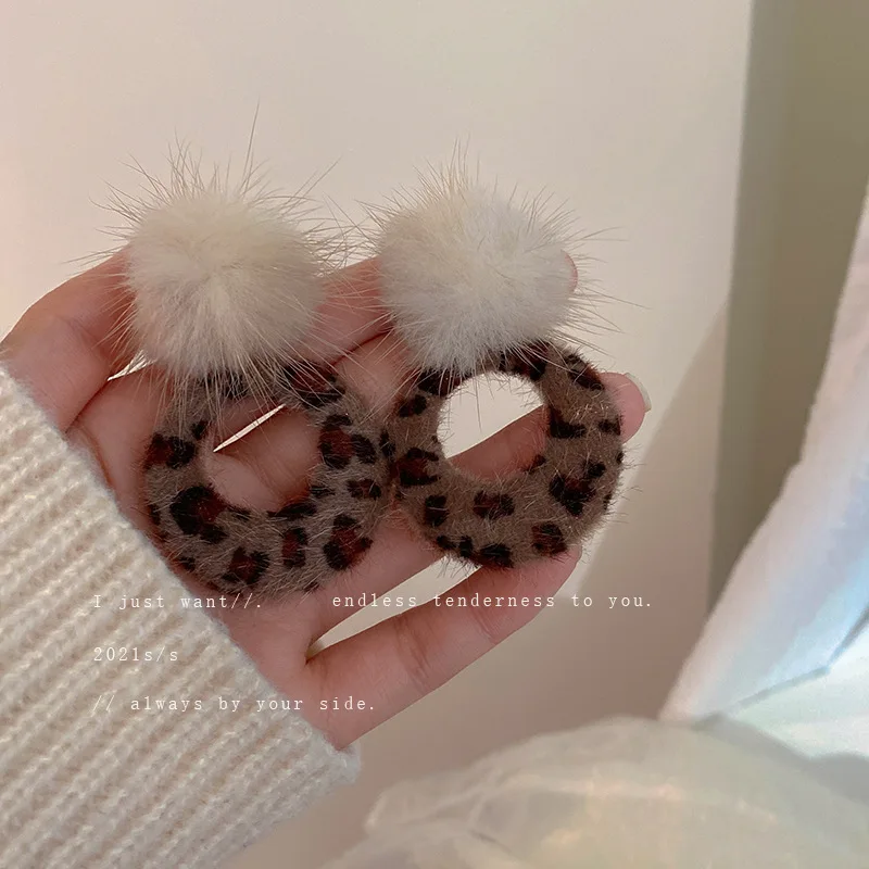 Leopard print bow bear earrings coffee color big jewelry earrings display for women hand made 925 sterling silver earring
Leopard print bow bear earrings coffee color big jewelry earrings display for women hand made 925 sterling silver earring