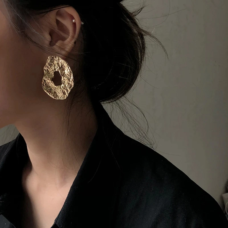 2021 New Geometric Irregular Drop Earrings for Women Unique Design Exaggerated Gold Color Hollow Curve Stud Metal Earrings, Many colors fyi
2021 New Geometric Irregular Drop Earrings for Women Unique Design Exaggerated Gold Color Hollow Curve Stud Metal Earrings, Many colors fyi