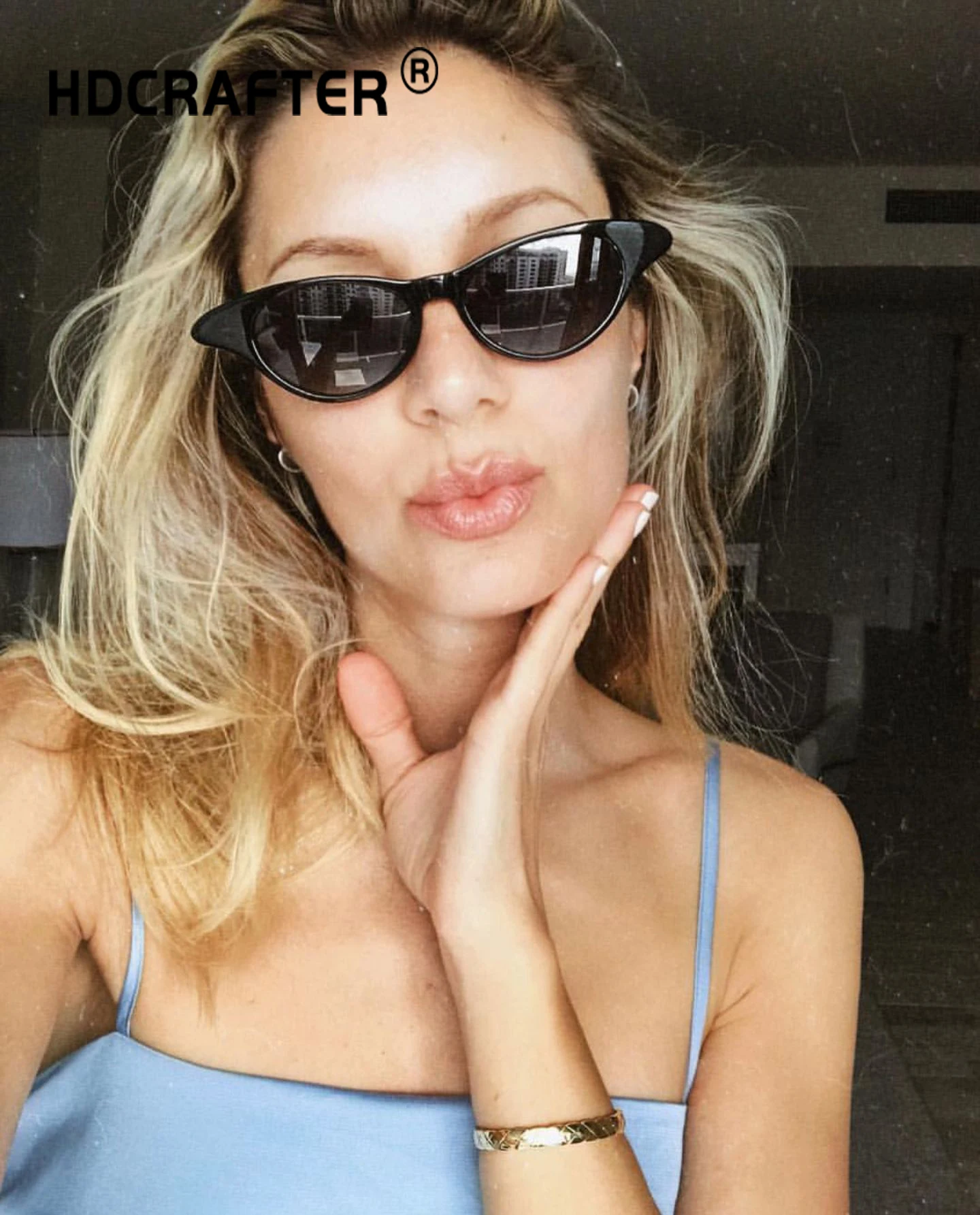 New fashion chic cat eye sunglasses European and American trend cool small frame glasses ladies street shot sunglasses S8021
New fashion chic cat eye sunglasses European and American trend cool small frame glasses ladies street shot sunglasses S8021