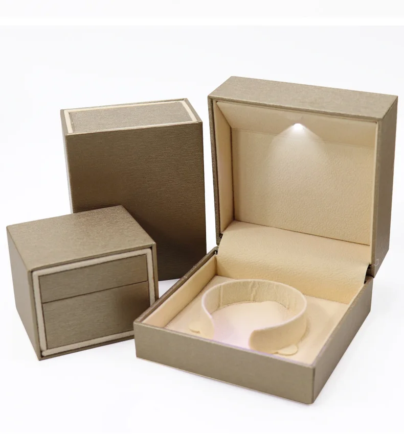 Lucking stock jewelry packaging high-end led box engagement led light bangle box led jewelry box, Green, grey, gold
Lucking stock jewelry packaging high-end led box engagement led light bangle box led jewelry box, Green, grey, gold