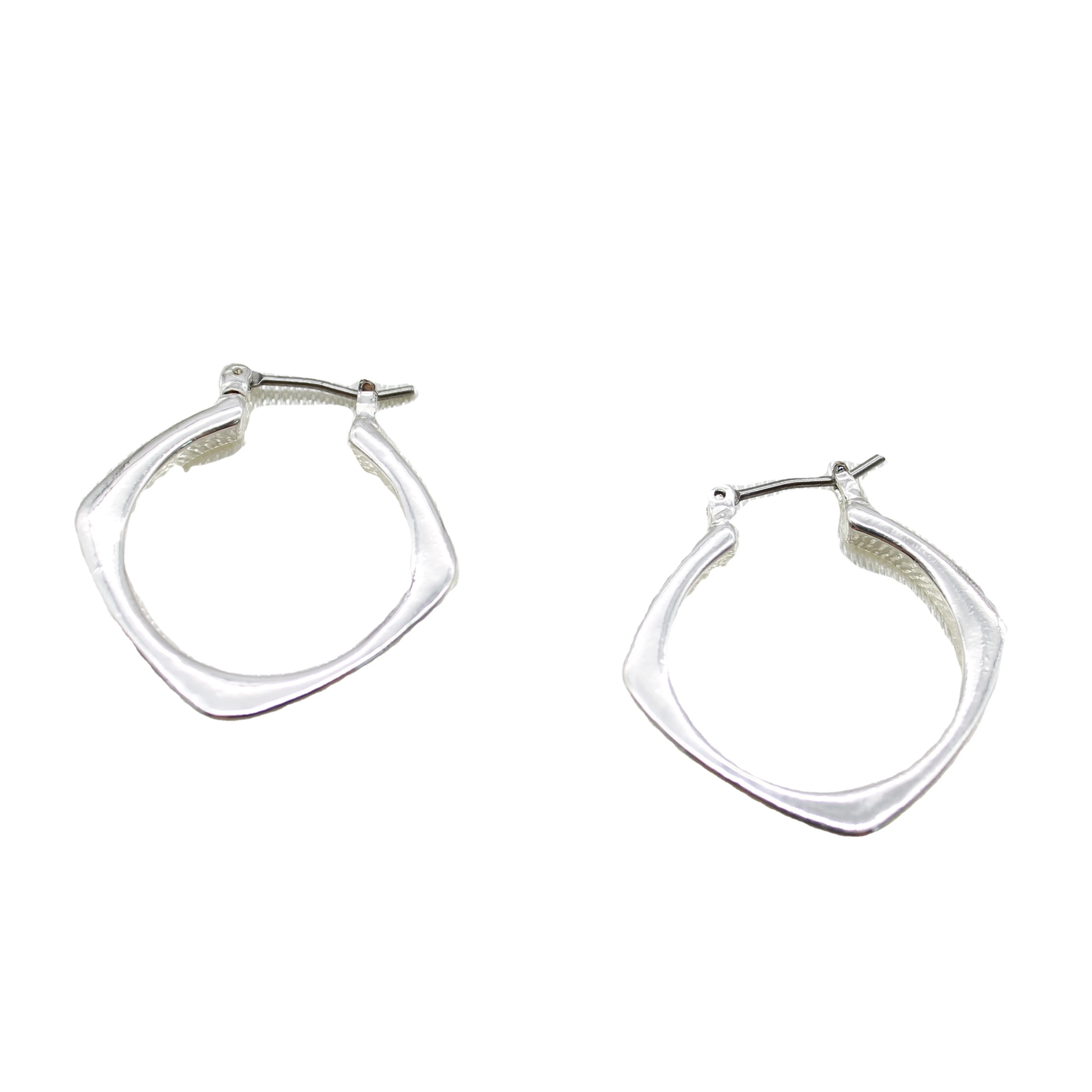 2021 Hot Sale Blush Gold Imitation Rhodium Plated Simple Geometric Metal Hoop Earring
2021 Hot Sale Blush Gold Imitation Rhodium Plated Simple Geometric Metal Hoop Earring