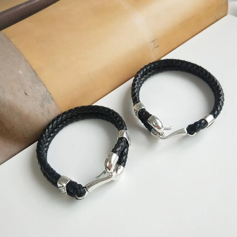 2020 fashion new design hand made 925 sterling silver leather bracelet for men, Like picture 
2020 fashion new design hand made 925 sterling silver leather bracelet for men, Like picture