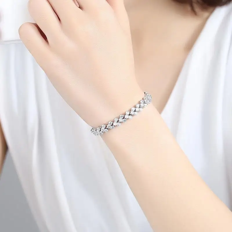Lateefah OEM Luxury Roman Crystal Bracelet Wedding Bridal Jewelry Tennis Women Bracelet
Lateefah OEM Luxury Roman Crystal Bracelet Wedding Bridal Jewelry Tennis Women Bracelet