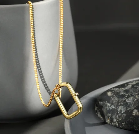 Unisex Jewelry 14K Gold Plated Geometric Hollow Round Pendant Necklace Vintage Zircon Square Link Chain Necklace
Unisex Jewelry 14K Gold Plated Geometric Hollow Round Pendant Necklace Vintage Zircon Square Link Chain Necklace