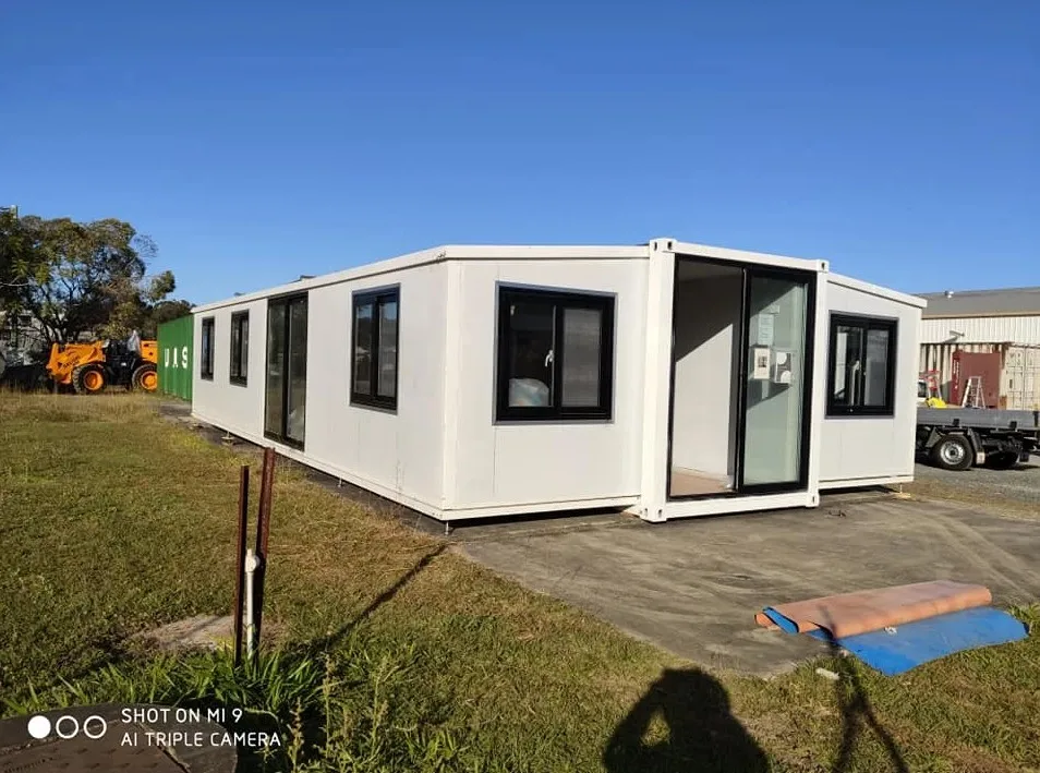 Mobile Luxury Expandable Prefabricated Container House Modular Custom