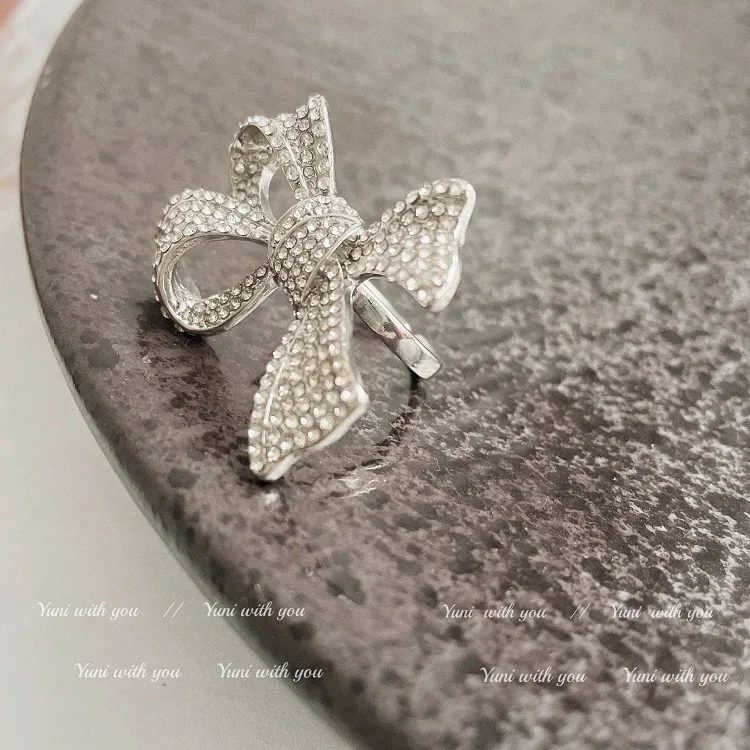 High-quality designer Japanese and Korean simple zircon shiny adjustable butterfly ladies ring
High-quality designer Japanese and Korean simple zircon shiny adjustable butterfly ladies ring