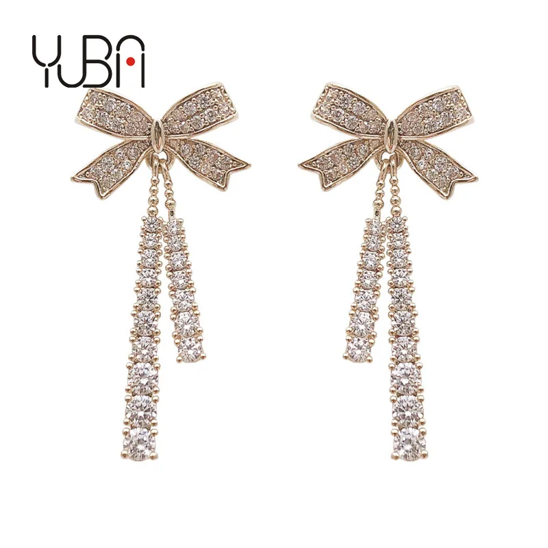 New Design High Quality 18K Gold Plated Tassel Drop Earrings Luxury High Quality Bowknot Rhinestone Drop Earrings For Women
New Design High Quality 18K Gold Plated Tassel Drop Earrings Luxury High Quality Bowknot Rhinestone Drop Earrings For Women