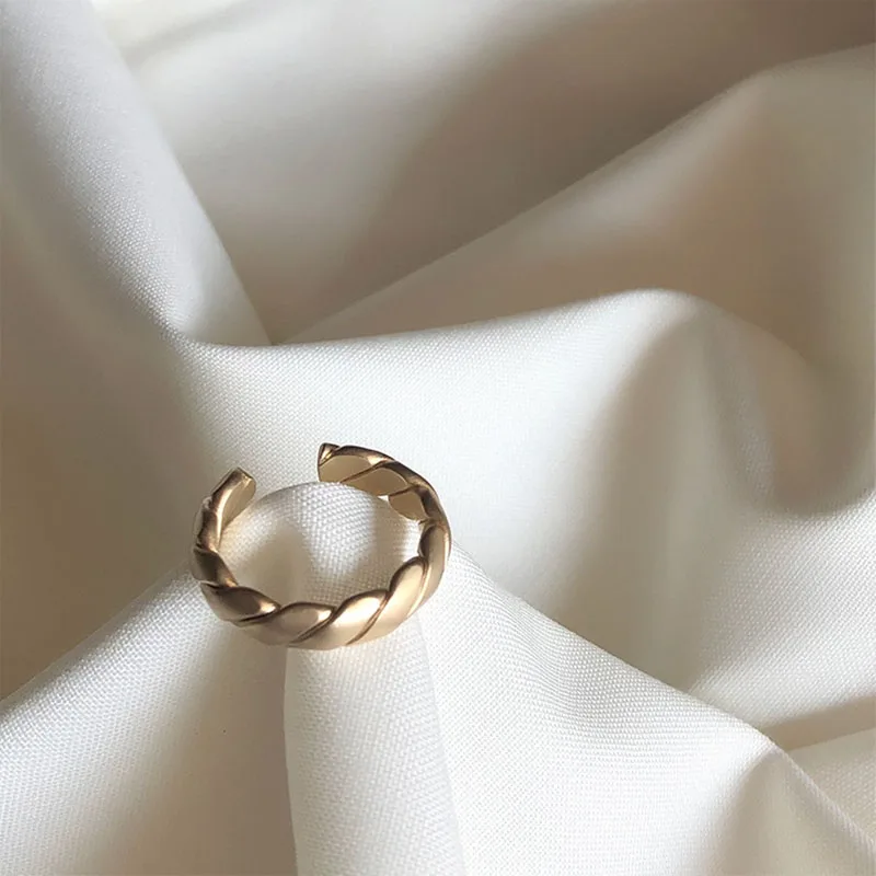 Vintage Geometric Twisted Minimalist Ring Fashion Golden Metal Open Ring For Women Party Jewelry Gifts Accessories 2021
Vintage Geometric Twisted Minimalist Ring Fashion Golden Metal Open Ring For Women Party Jewelry Gifts Accessories 2021