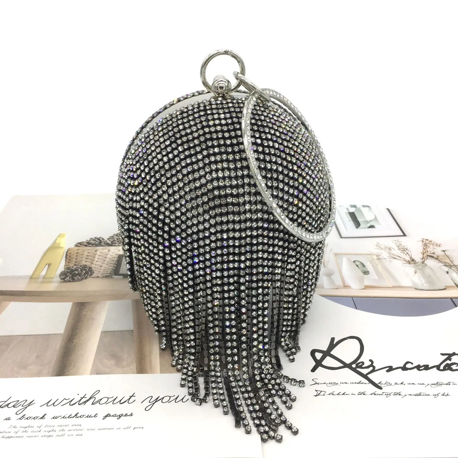 women tassel party diamond handbags wedding luxury round ball rhinestone bag clutch bags with tassle
women tassel party diamond handbags wedding luxury round ball rhinestone bag clutch bags with tassle