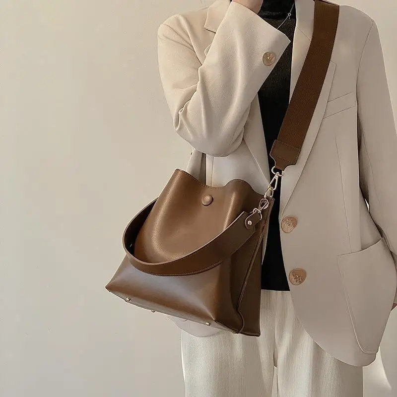 2021 Winter New Design Lady Bag PU Leather Single Shoulder Bag Large Capacity Shopping Purse Bag Women Korean Handbags
2021 Winter New Design Lady Bag PU Leather Single Shoulder Bag Large Capacity Shopping Purse Bag Women Korean Handbags