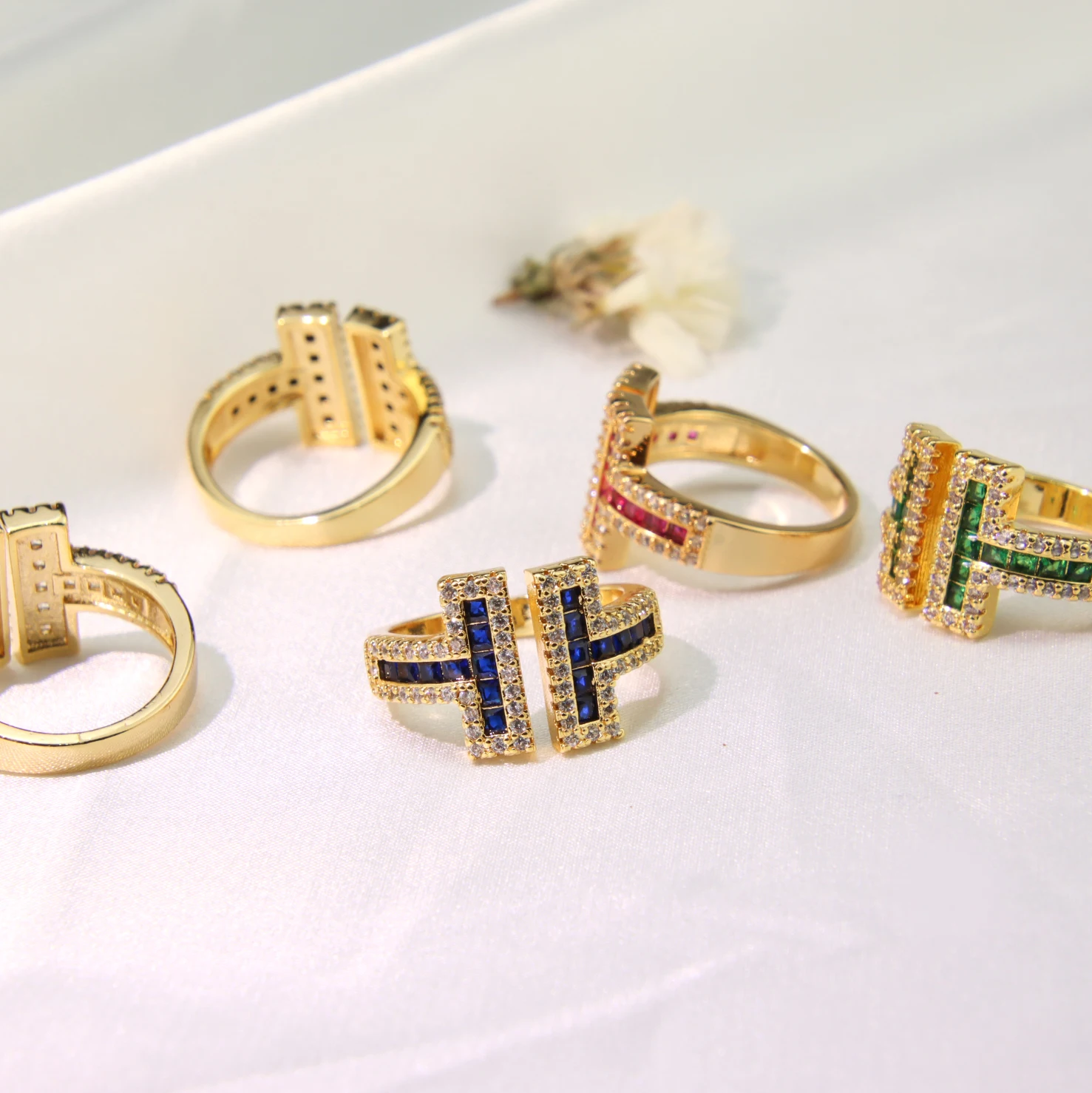 Latest Design Circle Zirconia Open Letter T Ring Size Adjusted 24K Gold Plated Ring for Girl
Latest Design Circle Zirconia Open Letter T Ring Size Adjusted 24K Gold Plated Ring for Girl