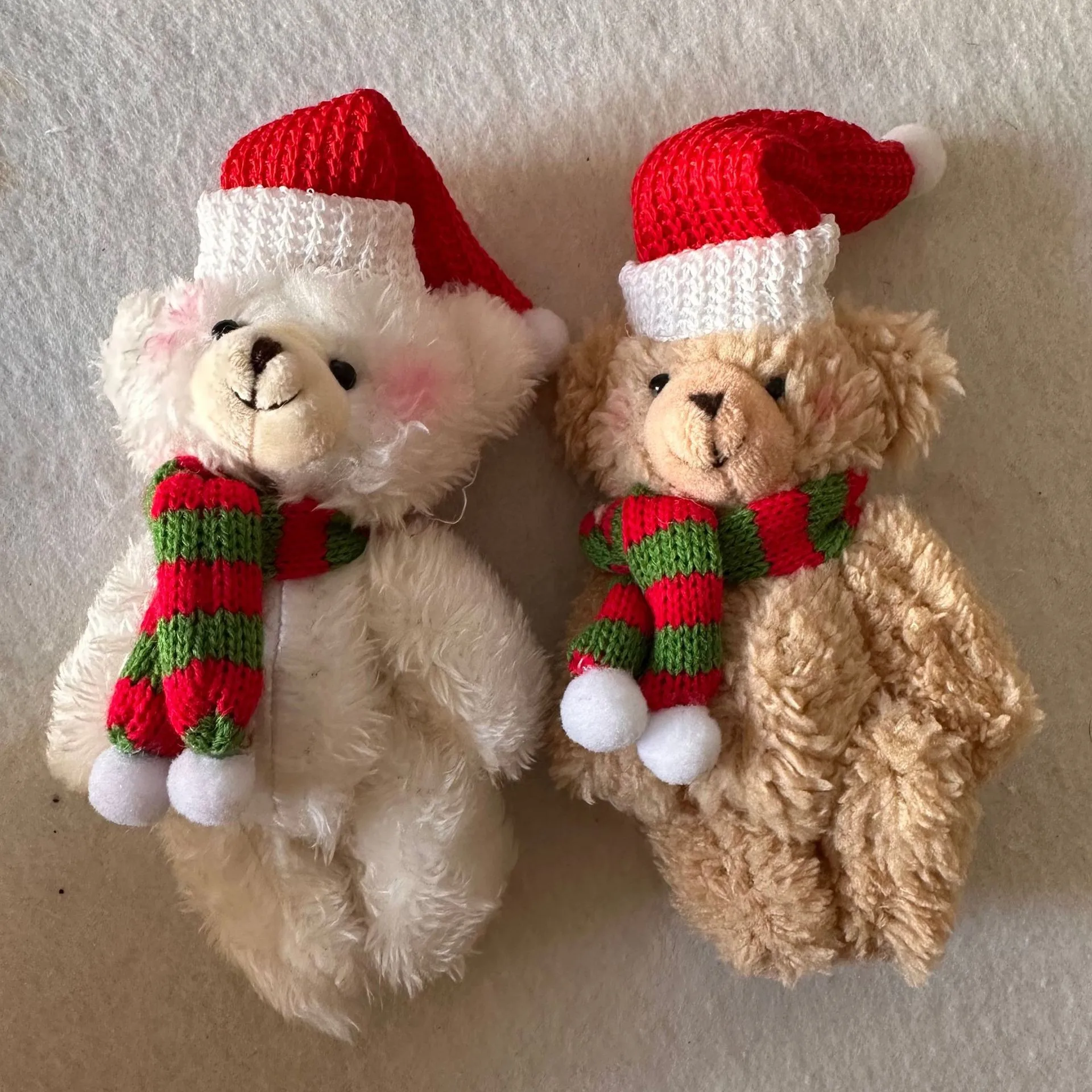 Christmas plush pendant teddy bear plush keychain cartoon pendant decorations gift Christmas decorations packaging accessories
Christmas plush pendant teddy bear plush keychain cartoon pendant decorations gift Christmas decorations packaging accessories