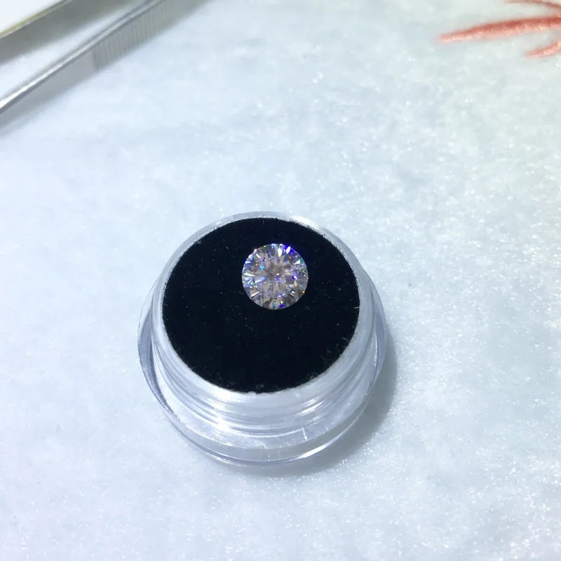 High quality Small Size Moissanite Round Cut DEF VVS1 Clarity 3ct-6ct beautiful shining Moissanite diamond
High quality Small Size Moissanite Round Cut DEF VVS1 Clarity 3ct-6ct beautiful shining Moissanite diamond
