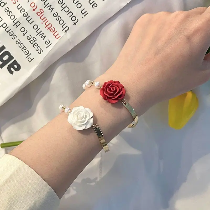 Red rose and white rose flower boudoir bracelet Female French temperament niche fine bracelets women friendship luxury jewelry
Red rose and white rose flower boudoir bracelet Female French temperament niche fine bracelets women friendship luxury jewelry