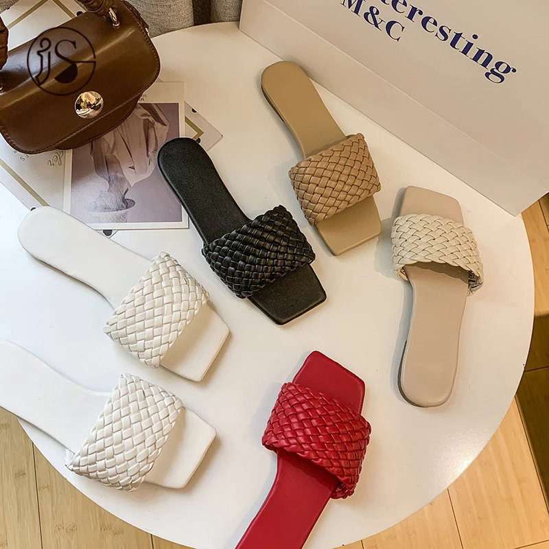 Customized Non-slip women flat slippers Hot Sales Ladies Slippers Fashionable Flip-flops 2021
Customized Non-slip women flat slippers Hot Sales Ladies Slippers Fashionable Flip-flops 2021