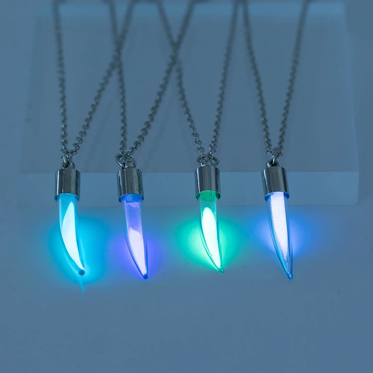 Glow In The Dark Dagger Pendant Necklace For Women Men Fluorescent Luminous Knife Jewelry Halloween Gift
Glow In The Dark Dagger Pendant Necklace For Women Men Fluorescent Luminous Knife Jewelry Halloween Gift