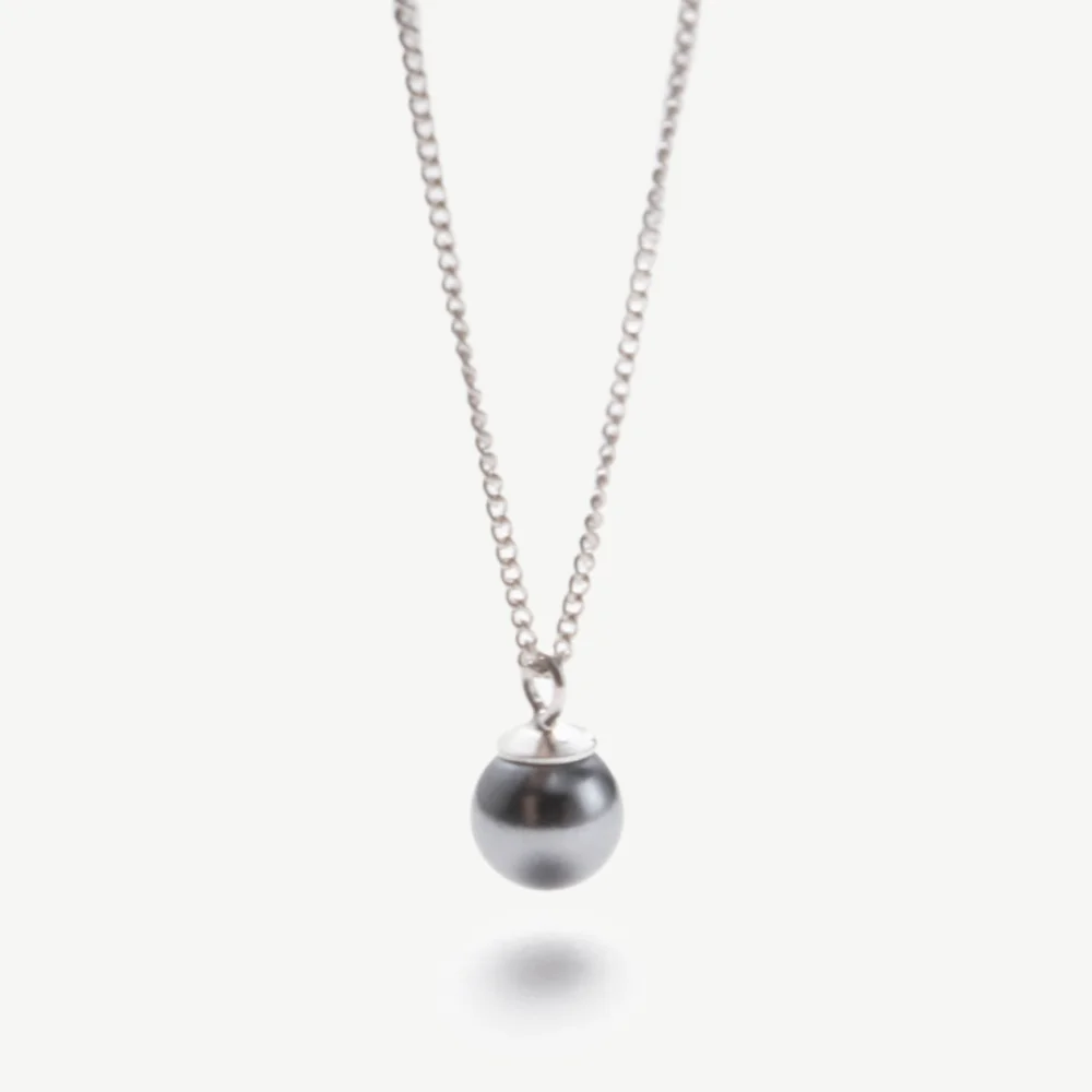 Chris April in stock 925 sterling silver special design shell imitation black pearl pendant charm necklace with curb chain
Chris April in stock 925 sterling silver special design shell imitation black pearl pendant charm necklace with curb chain