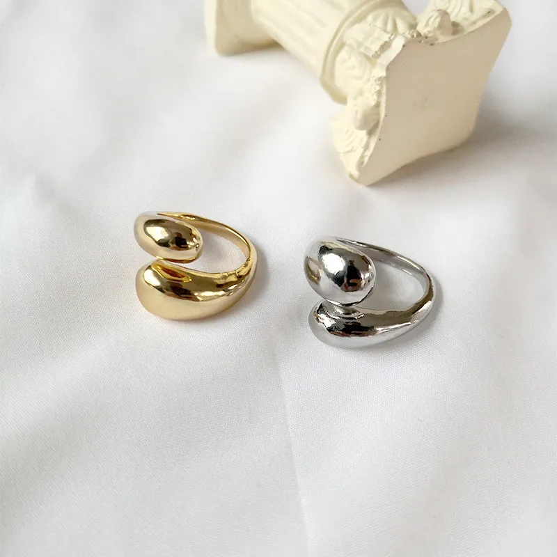 Fashion chunky solid gold twist rings for women opening resizable geometric rings stylish rings wholesale
Fashion chunky solid gold twist rings for women opening resizable geometric rings stylish rings wholesale