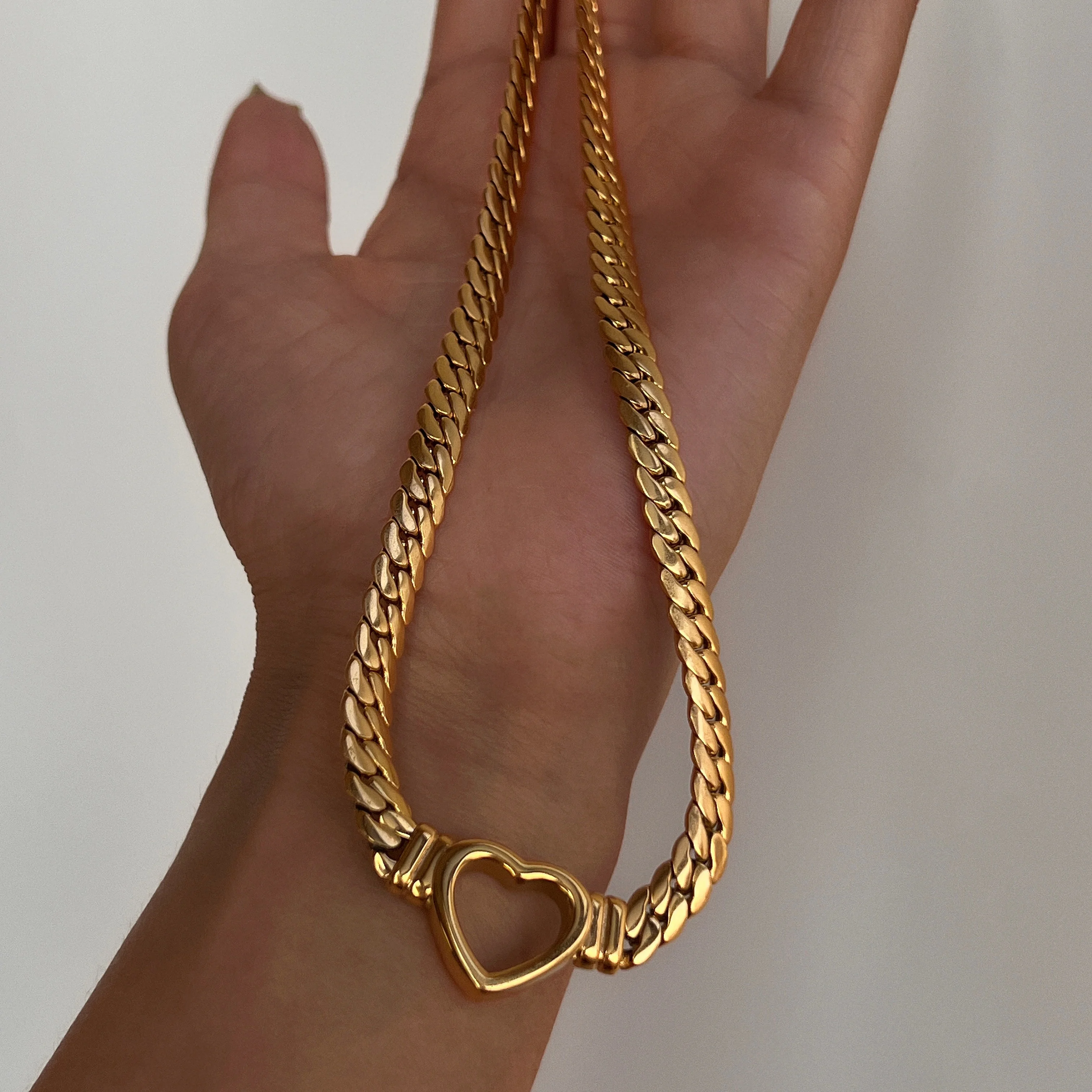 2022 Dazan New 18k Gold Plated Tarnish Free Stainless Steel New Design Hollow Love Heart Pendant Bamboo Chain Necklace For Women
2022 Dazan New 18k Gold Plated Tarnish Free Stainless Steel New Design Hollow Love Heart Pendant Bamboo Chain Necklace For Women