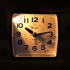 BB07602-GR-WH ABS plastic quartz no-ticking silence analog beep sound desktop office table alarm clock