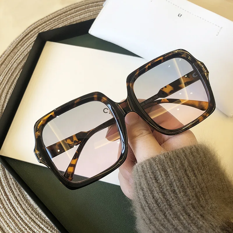 Famous Brand Design Women Sunglasses Luxury Glasses Lady Square Sunglass Pink Blue Lens Men Eyeglasses Woman 2021 Gradient RED
Famous Brand Design Women Sunglasses Luxury Glasses Lady Square Sunglass Pink Blue Lens Men Eyeglasses Woman 2021 Gradient RED