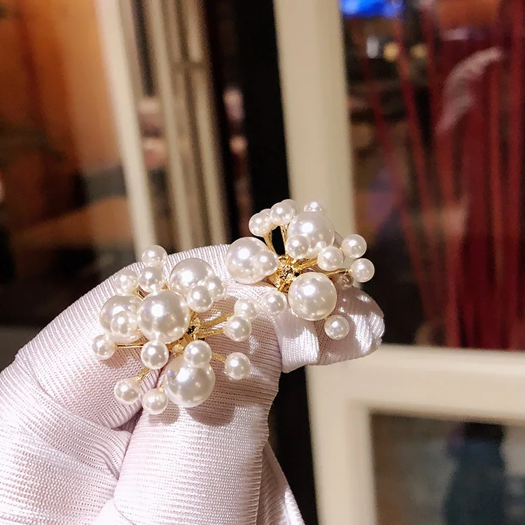 New Trendy Glossy White Pearl Stud Earrings S925 Needle Firework Pearl Cluster Earrings For Women
New Trendy Glossy White Pearl Stud Earrings S925 Needle Firework Pearl Cluster Earrings For Women