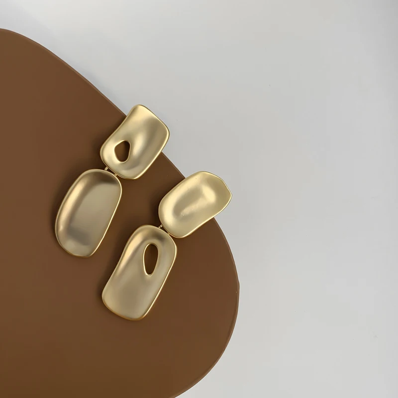 Vershal D-75 Trendy 18k Gold Plated Unique Design Personalized Matte Gold Drop Earrings For Women
Vershal D-75 Trendy 18k Gold Plated Unique Design Personalized Matte Gold Drop Earrings For Women