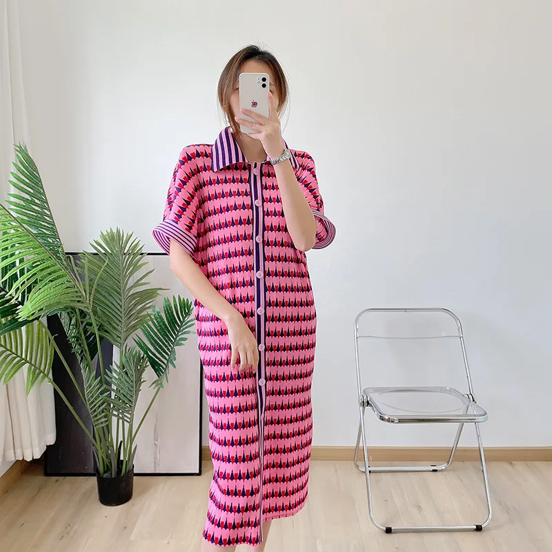 Spring/summer 2022 New pleated mid-length skirt print personality design loose slimming dress, Shown
Spring/summer 2022 New pleated mid-length skirt print personality design loose slimming dress, Shown