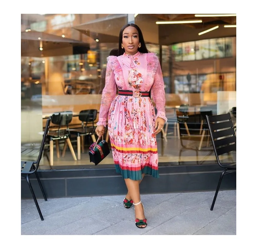 2021 new temperament Long sleeve empire printed plus size women' Crew Neck pink dresses, Customized color
2021 new temperament Long sleeve empire printed plus size women' Crew Neck pink dresses, Customized color