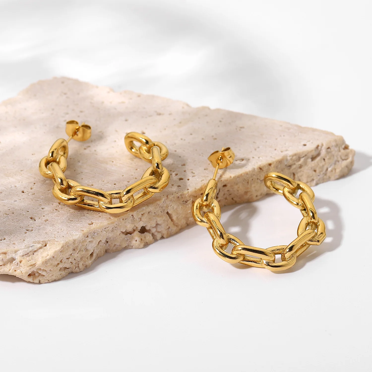 Vershal A675 Trendy 18k Gold Plated Stainless Steel Minimalist Chain Hoop Earrings For Women
Vershal A675 Trendy 18k Gold Plated Stainless Steel Minimalist Chain Hoop Earrings For Women