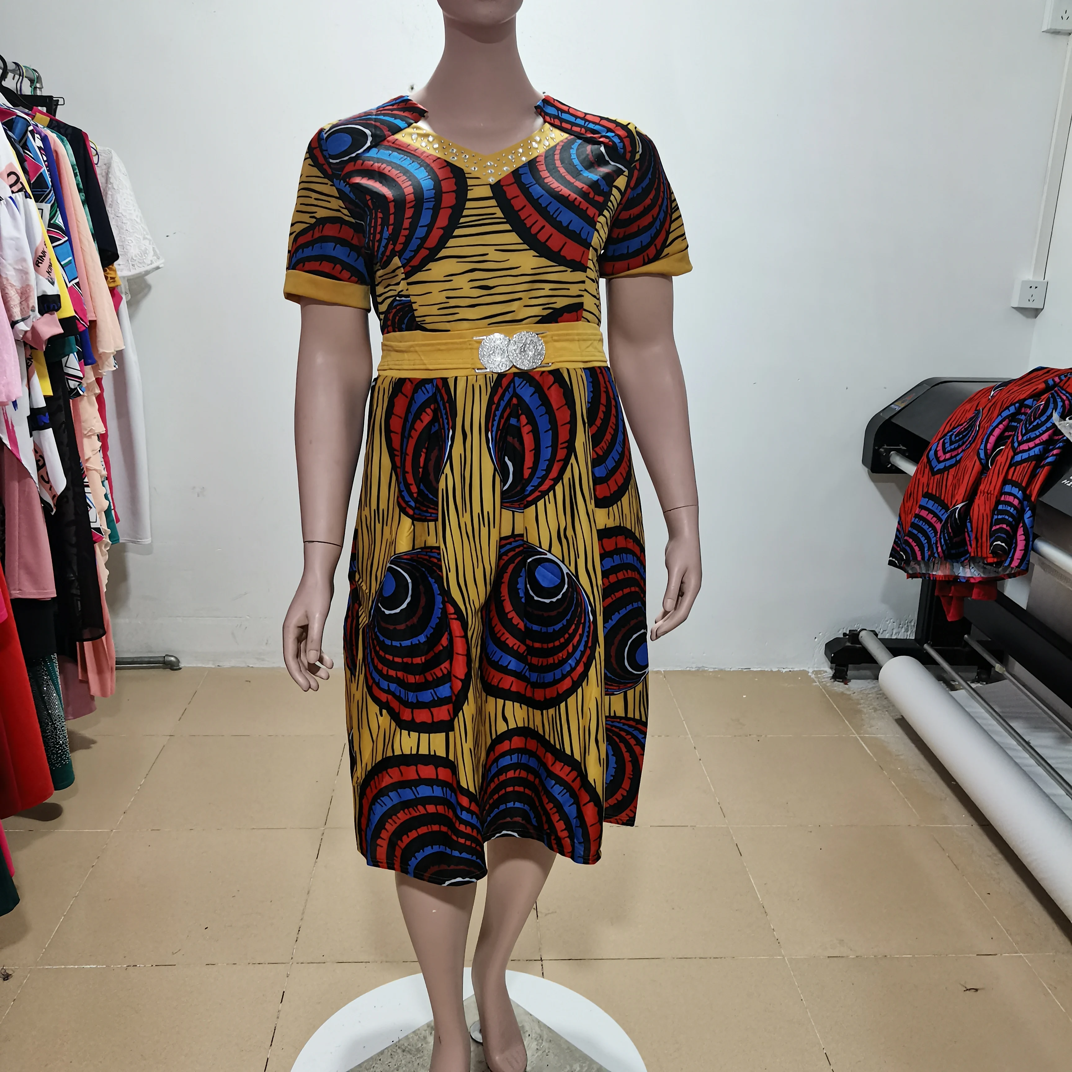 African Fashion Plus Size Dress Women Butterfly Pattern Print Ladies Dress, Customized color
African Fashion Plus Size Dress Women Butterfly Pattern Print Ladies Dress, Customized color