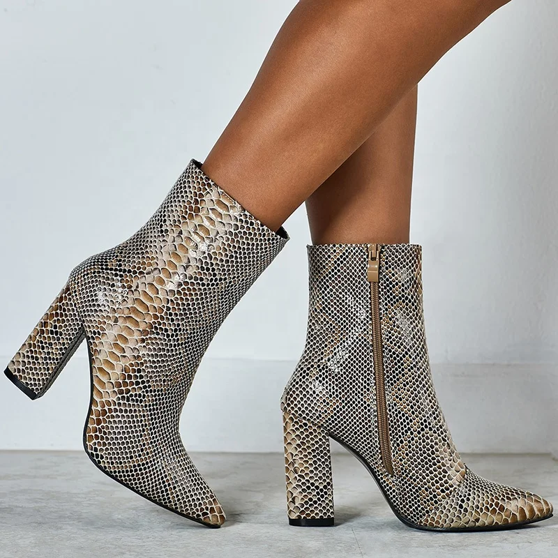 2019 New pointed thick heel and side zipper snake striped boots winter high heels women shoes
2019 New pointed thick heel and side zipper snake striped boots winter high heels women shoes