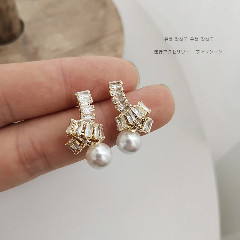 Super sparkle T shape Zircon Earrings Korean Jewelry Christmas Earing Women Baroque Fall Pearl Stud Earrings, Gold plated
Super sparkle T shape Zircon Earrings Korean Jewelry Christmas Earing Women Baroque Fall Pearl Stud Earrings, Gold plated