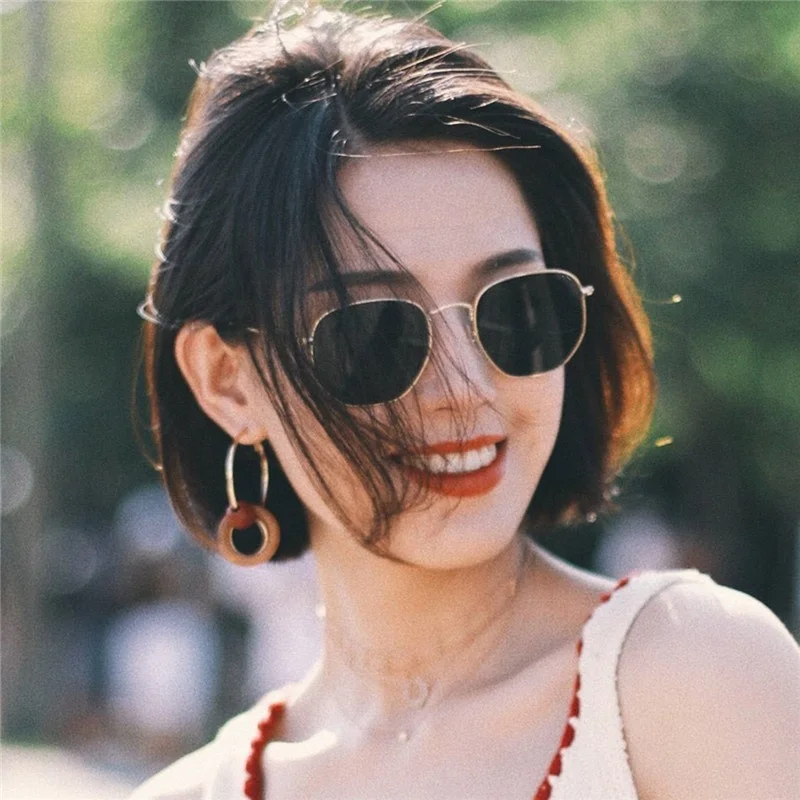 2021 Trendy Fashionable Women Classic Trend PC Lens Metal Frame Sun Glasses Men UV400 Small Frame Sunglasses
2021 Trendy Fashionable Women Classic Trend PC Lens Metal Frame Sun Glasses Men UV400 Small Frame Sunglasses