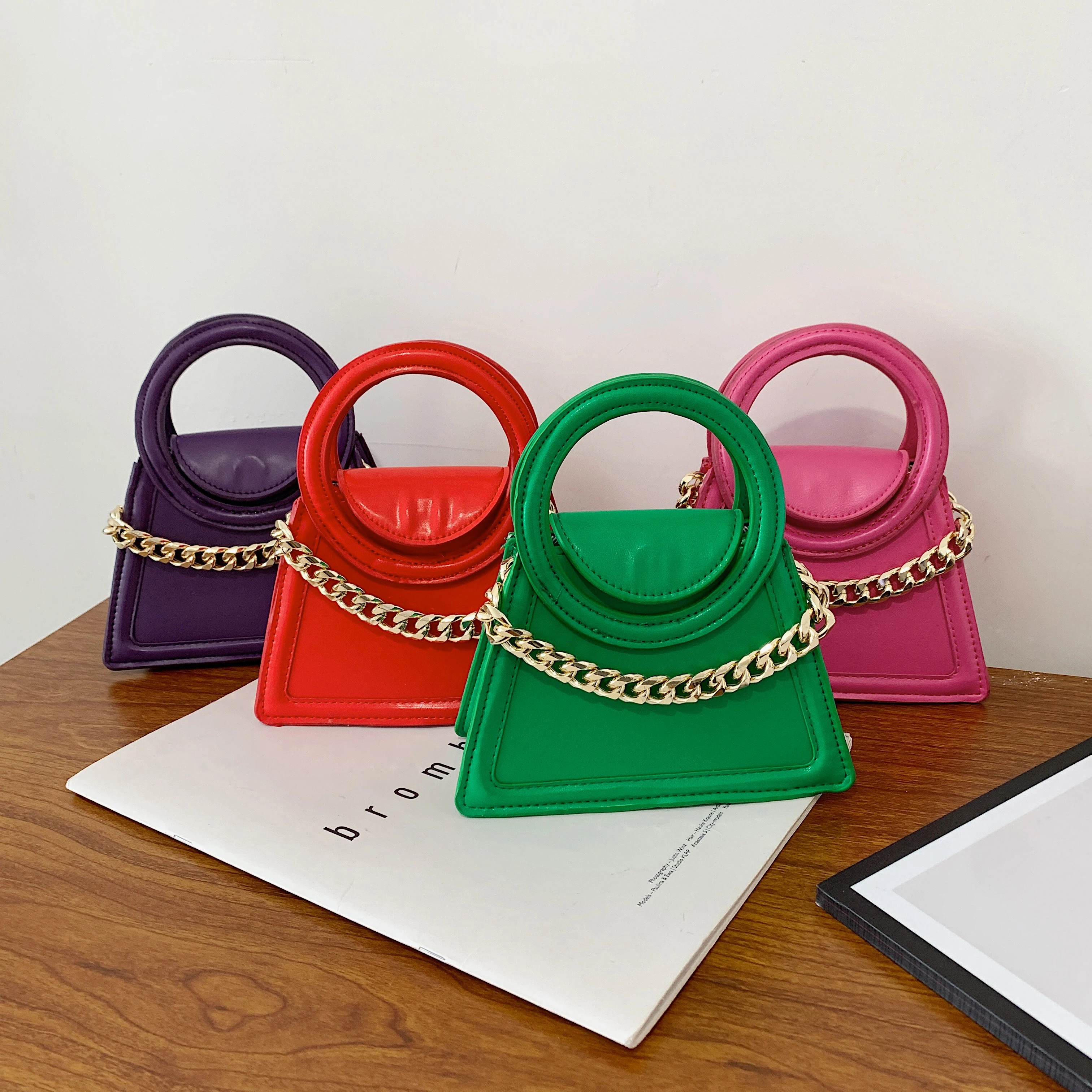 New Style 2022 Ring Handle Summer Mini Purse Handbag ,Bright Color Cute Girls Small Purse With Chain, 4 colors 
New Style 2022 Ring Handle Summer Mini Purse Handbag ,Bright Color Cute Girls Small Purse With Chain, 4 colors
