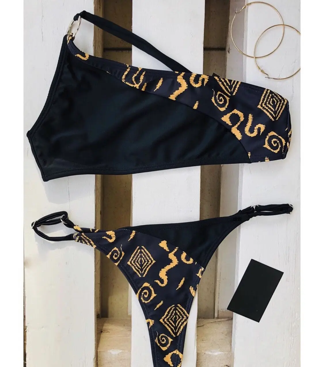JSNC358 factory One-shoulder bikini Split design Printing stitching Adjusting buckles on both sides swimwear, Black
JSNC358 factory One-shoulder bikini Split design Printing stitching Adjusting buckles on both sides swimwear, Black