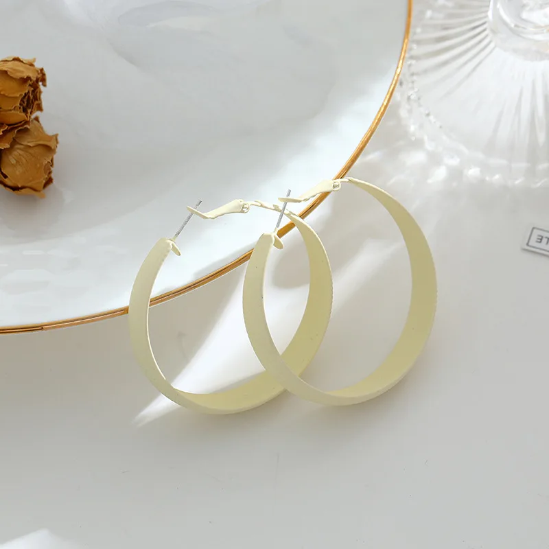 European and American Style Retro Exaggerated Hoop Earrings Trendy Design Temperament Earrings Jewelry For Women, Pictures
European and American Style Retro Exaggerated Hoop Earrings Trendy Design Temperament Earrings Jewelry For Women, Pictures