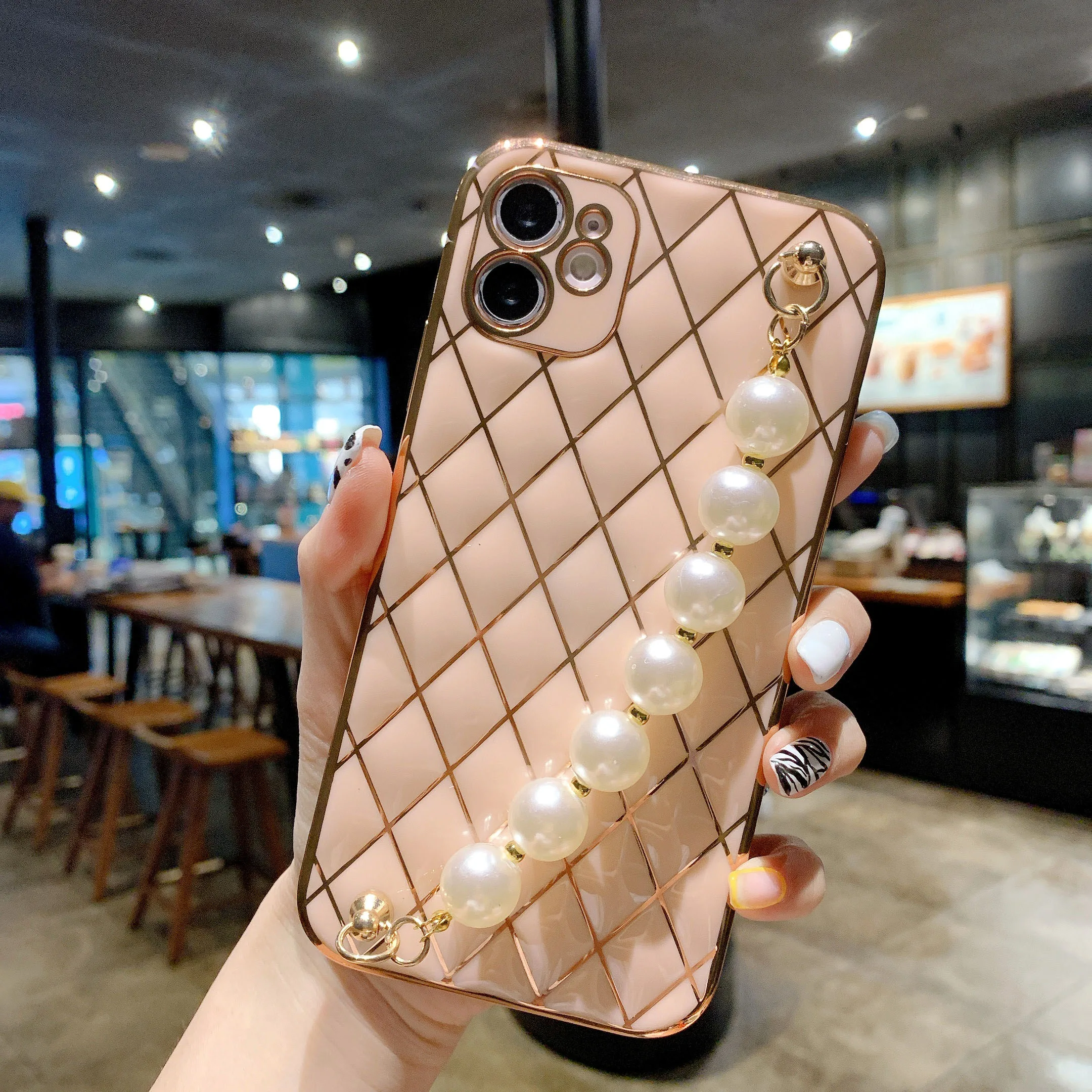 Luxuxy PU Leather Phone Back Case For iPhone 11 Pro MAX 7 8 Plus X XR XS Max 12 Pro Max Mini Bling Bling Pearl Bracelet Coque
Luxuxy PU Leather Phone Back Case For iPhone 11 Pro MAX 7 8 Plus X XR XS Max 12 Pro Max Mini Bling Bling Pearl Bracelet Coque