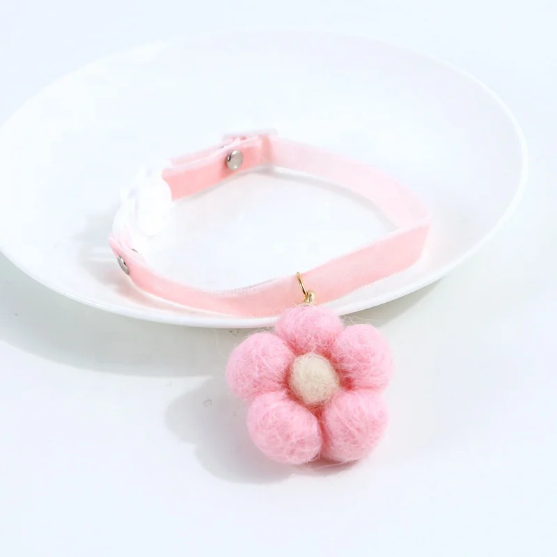 New Wool Felt Pendant Pet Collars Wool Ball Cat Paw Necklace Dog Accessories Adjustable Safety Buckle Small Pet Luxury Supplier
New Wool Felt Pendant Pet Collars Wool Ball Cat Paw Necklace Dog Accessories Adjustable Safety Buckle Small Pet Luxury Supplier