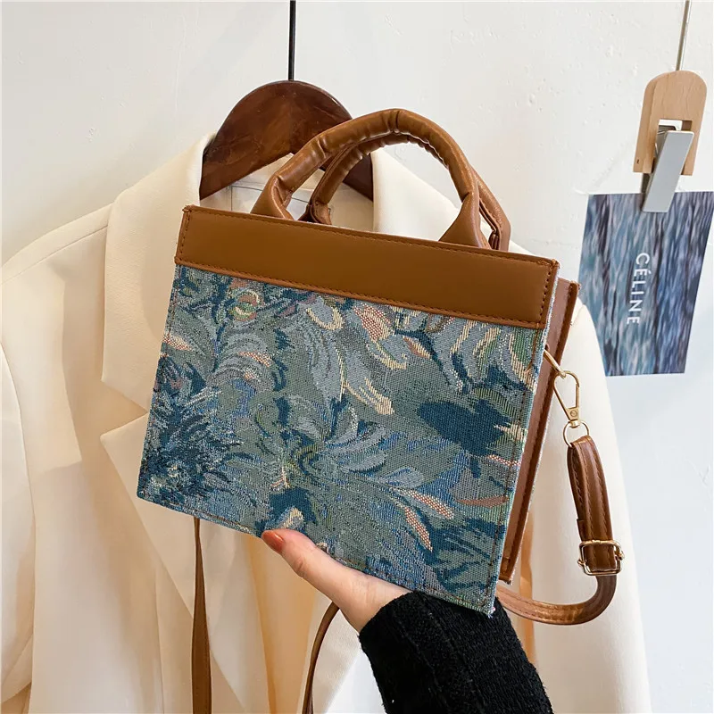 Simple Large Capacity Handbag Autumn Winter 2021 Fashion Bag Printed Grid Single Shoulder Crossbody Bag, As photo show
Simple Large Capacity Handbag Autumn Winter 2021 Fashion Bag Printed Grid Single Shoulder Crossbody Bag, As photo show