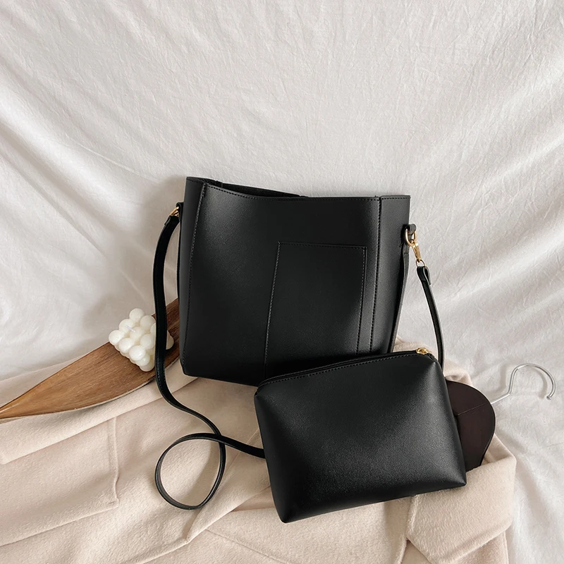 2021 Amazon new bag vegan leather European and American style tote bag two-piece large bag simple woman handbag
2021 Amazon new bag vegan leather European and American style tote bag two-piece large bag simple woman handbag