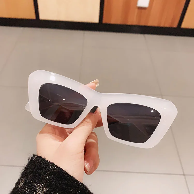 Latest fashion girls retro sunglass women cat eye sun glasses Womens vintage shades sunglasses, As the picture shows
Latest fashion girls retro sunglass women cat eye sun glasses Womens vintage shades sunglasses, As the picture shows