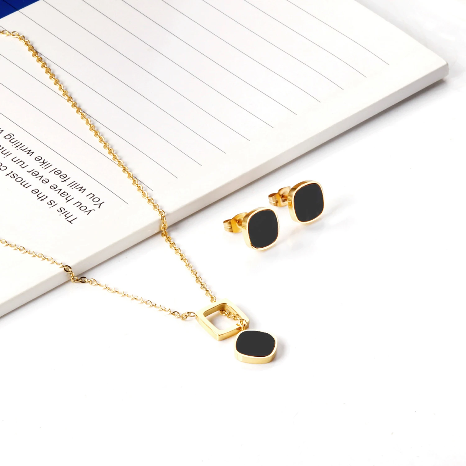 Hot Sale 18k Gold Simple Design Jewelry Stainless Steel Pendant Necklace Jewelry for Women, Gold and silver
Hot Sale 18k Gold Simple Design Jewelry Stainless Steel Pendant Necklace Jewelry for Women, Gold and silver