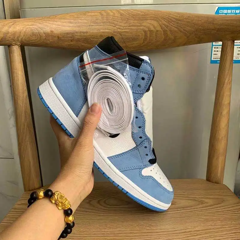 University Blue high-top air j and 1 new retro basketball shoes men women casual sport running sneakers large size 36-46
University Blue high-top air j and 1 new retro basketball shoes men women casual sport running sneakers large size 36-46