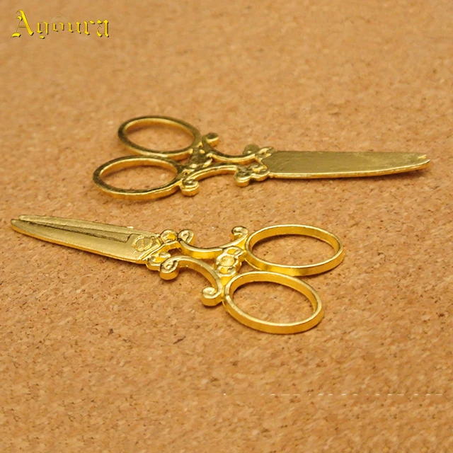 scissors pendant